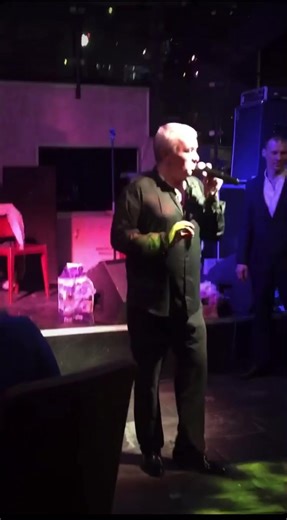 Captivating Live Performance with Engaging Audience Interaction