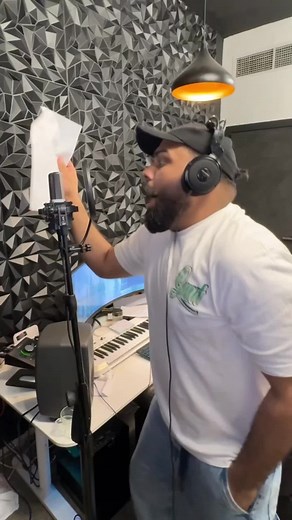 Aj kal kay singer 😄 #bhalurapper #foryoupage #foryou #dubai