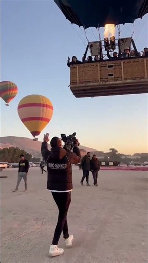 How a Hot Air Balloon Pilot Makes a Perfect Landing | Luxor, Egypt