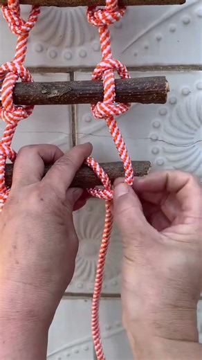 How to tie a rope ladder knot without thinking
