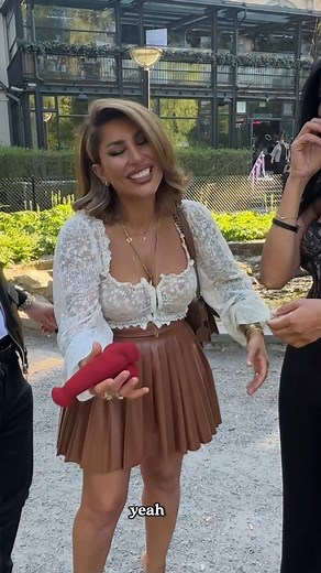 Girls react to magic #girls #magic | Julien Magic