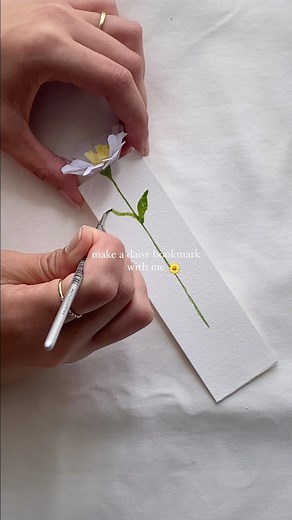 A vague daisy bookmark tutorial 🌼🎥: @posiesandpages Looking for the perfect tools to start your journaling and scrapbooking journey? Look no further than @paperwrld Shop now at www.paperwrld.com and follow us @paperwrld for daily inspiration! #journaling #scrapbooking #paperwrld #paperwrldshop | Paperwrld