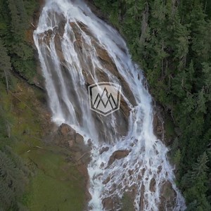 Experience the adventure of a lifetime onboard Rocky Mountaineer. Journey in luxury between Vancouver and Banff or Jasper. | Rocky Mountaineer