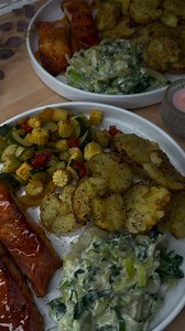 Just love an easy on plan dinner! No roast tonight, just a simple oven baked crispy salmon, cheesy leeks & cabbage, mixed garlic pepper fried veg and crushed garlic potatoes 👌🏾😍 | Claire Abebrese