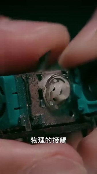 跟屋內的 WiFi 死角和無限轉圈圈說再見！🏠 迎接 MSI 首款 WiFi 7 Mesh 系統 Roamii BE Lite 享受高達 5Gbps 的超快連接， 無論走到屋中何處都能無縫快速上網！😉 ✅ 超快速雙頻 WiFi 7 ✅ 透過 Roamii 應用程式，輕鬆簡易完成設置 ✅ 由趨勢科技提供支援的MSI FortiSecu，提供全天候安全保護 ✅ 家長控制功能，確保家人上網安全 無論是串流、遊戲還是工作，讓Roamii 全力支持你！💪 了解更多：https://tw.msi.com/Networking/Roamii-BE-Lite-Mesh-System #MSI #WiFi #Roamii #Mesh #智慧家庭 | MSI Gaming