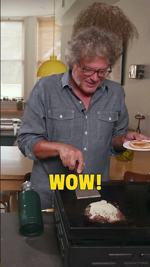 How to make a green chile cheeseburger with George Motz 🍔🌶️