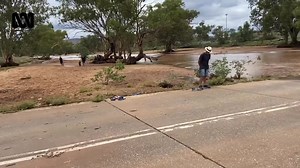 We love to see it 😍 Alice Springs residents making the most of Boxing Day with a frolic in the normally dry Todd River. With the causeway closed to vehicles, Schwartz Crescent is a popular spot to soak it in. It follows several days of heavy rain across much of Central Australia. More from ABC Alice Springs 📰 Local Alice Springs News: ab.co/3W6zSEE 📰 More Northern Territory News: ab.co/3W4eZK6 📻 Listen to ABC Alice Springs: ab.co/3HGZqDT ☀ Local Weather: ab.co/3HGZraV | ABC Alice Springs