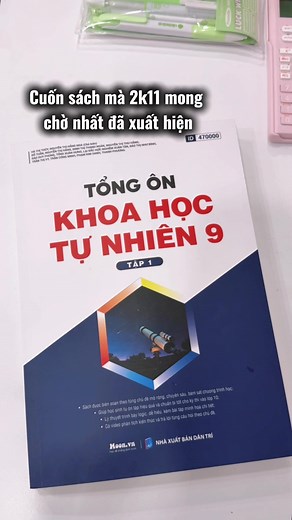 Cuốn sách tổng ôn KHTN 9 cho học sinh 2k11