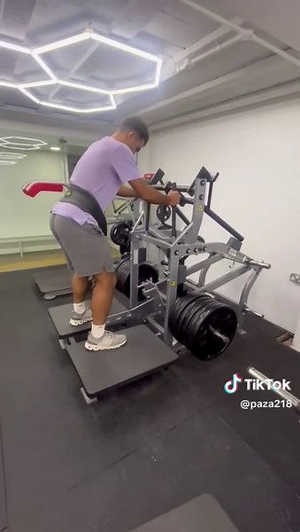 Leg Day Workout: Squats, Single Leg Press, and More