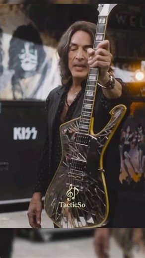 Paul Stanley shows off his new glass guitar #paulstanley #kissband #kiss