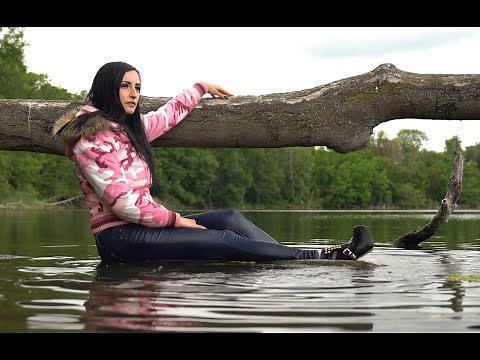 Vicky in Winter - Wetlook #Wetlook #wetjeans #highheels