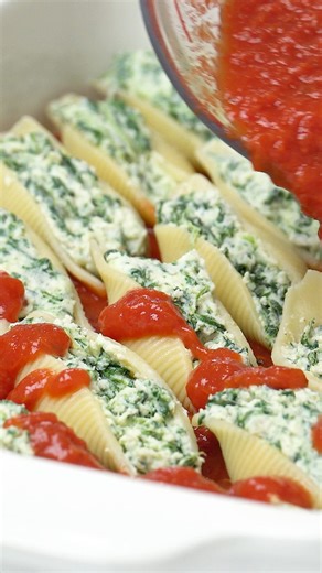 🔥 Cheesy, saucy, and pure comfort food perfection. Recipe link in comments 👇 | JoCooks