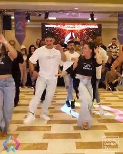 Top salsa legends surprise with a workshop at WORLD LATIN CONGRESS 2024 . Experience the unmatched vibe and energy! Watch the video and join us next year! 💃🕺🔥 Dancers: Karen Y Ricardo Karel Flores y Bruno Gaby y Estefy Bachata @stefannym @erikymonika.salsadancers Videographer: Social Dance TV #dance #salsa #spain #worldlatincongress #baile #socialdancetv #dancing #bailando #dancevideo | Social Dance TV