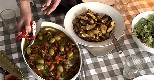 Fisk i ugn med tomater & oliver | Helena Lyths blogg