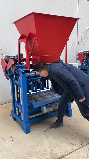 75K views · 460 reactions | Egg Laying Machine Moulded Bricks Concrete Cement Brick Interlocking stabilized soil block machine | 高猛 | Facebook