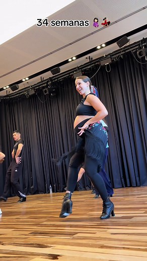 Pregnant Woman Tummy Dance at 34 Weeks | Dance Group Video