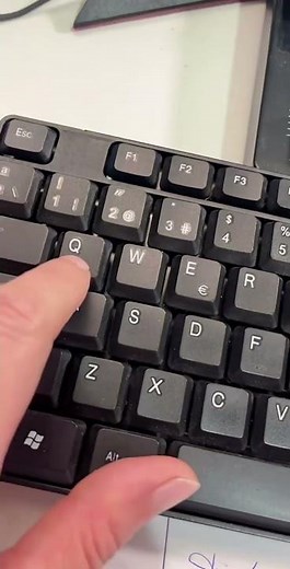 Como poner el (arroba) en el teclado de la PC #YOTEAYUDO #eliannyanez #pc #laptop #arroba #herramie