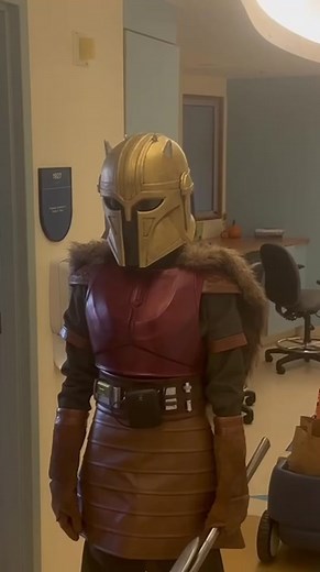 Is it hard to see in The Armorer’s helmet? Not at all, obvs. See me bump up against awesome undercover encounters on my YouTube channel. #emilyswallow #thearmorer #undercover #givekidsavoice #forthefoundlings #voicesagainstcancer