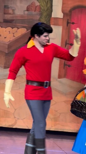 Ladies swooning their love for Gaston! 💪😍🥰❤️ Beauty and the Beast Live On Stage 🥀 2:00pm Show ✨ Video captured on November 7, 2025 📷 #belle #gaston #villagers #quietvillage #france #beautyandthebeastliveonstage #beautyandthebeast #waltdisneyworld #disneyshollywoodstudios #filmingdisneymagic #cinematography #november7 #2025 ✨💪😍🥰❤️ | Jo Ann Stephanie Wong