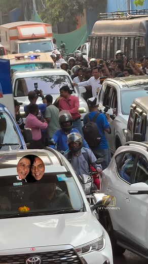 @iamsrk at Dharmendar sir funeral 💔 #shahrukhkhan #aftabxmirza #foryoupage | Aftabx Mirza