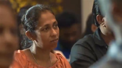 කටු වලට දෙතොල් තියා මලක් නැති ගහේ සිඹිමි එකම හාදුවයි සොඳුර ඒ මගේ මෙරිල් බැන්දෙ රූප රැජිණියක් ( ඇය Miss Sri Lanka ) අද මෙරිල්ට අවු. 78 ක්. ලතිකාගෙ ඒ ලස්සන රූප ස්වභාවය කෙමෙන් ගිලිහෙමින්, ඇගේ වෙහෙසවෙන දෑත් වල කටු වලට හම ඇලෙන හැටි බලං ඉන්න මෙරිල්ට අදටත් ජීවිතේ ලොකුම ශක්තිය ලතිකා. ජීවිතේ පුදුම ඇත්තක් ගැන කතාකරන මේ මිනාත්තු 10 බලන්න. මේ අපේ කතාව. මේ ඔබේ ආදරණීය බිරිඳගේ කතාව. බ්‍රදර් චාල්ස්. 0773034445 | Charles Thomas