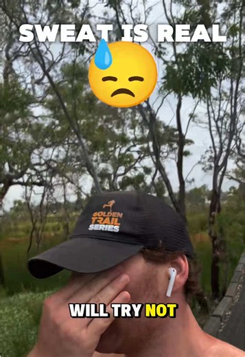 I lost 1.2kg of body weight in just 60 minutes 🌡️💦 Think it was a hot day to get that result? Well, no. I’m just a heavy sweater. This was the reality of a threshold run in 22 degrees. But the real science isn’t just in the loss, it’s in the replenishment math. In this sweat test, I’m looking for two specific numbers: 1. Recovery: To fully bounce back, I’m replenishing 100-120% of that lost mass post-run. 2. Race Strategy: On race day, your gut can’t handle a 1:1 replacement. The goal is rough