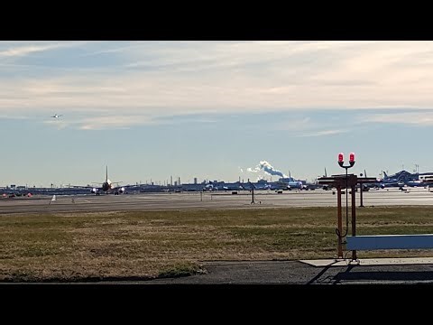 *[EWR LIVE]* Newark Liberty International Airport (11/23/25)!