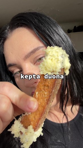 Lithuanian Kepta Duona (Fried Bread): Crispy & Delicious!