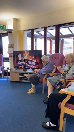 🎶 Toe-tapping tunes and good vibes only 💗 | An Acarsaid Care Home