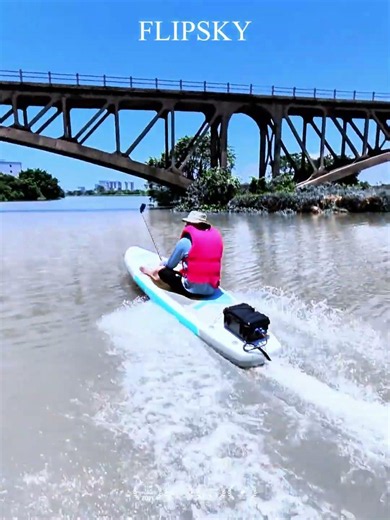 Three's a team – battle on water! Flipsky SUP Thruster, surf fun even on flat lakes!