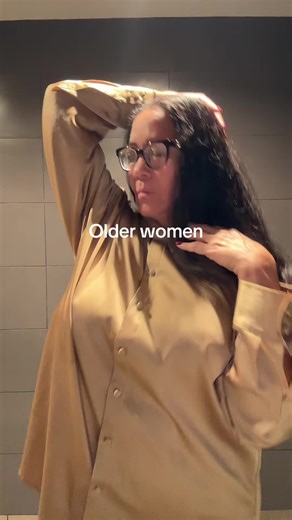 Older women 🔥#olderwomen #women #explorarpage✨ #paratii #foryoupage❤️❤️