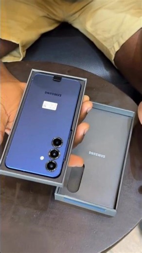 Unboxing Samsung galaxy S25