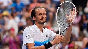 Dominant Medvedev rolls into US Open quarters