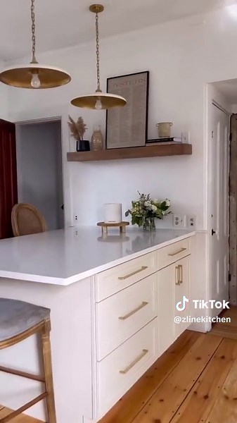 Ignite your passion for cooking and uncover endless culinary possibilities with ZLINE Ranges. 🙌🏼 🎥 via Instagram: @meetingmary #attainableluxury #ZLINEkitchen #ZLINEsavings #luxuryappliances #kitcheninspo #dreamkitchen