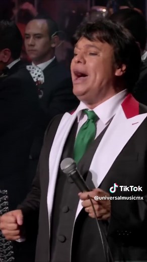 Abrazame Muy Fuerte - Juan Gabriel: Emotiva Interpretación en Bellas Artes