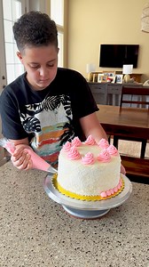 Runnin back my first cake order from a customer who wasn’t a family member or a friend and I remember this was a pretty special order for my customer who ordered it for someone who had healed from being sick. If she happens to see this I hope she’s doing good🙏🏻 | Jonahs Got Cake