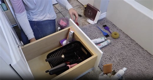 Bathroom organization | Extreme clean with me | KonMari declutter and organization
