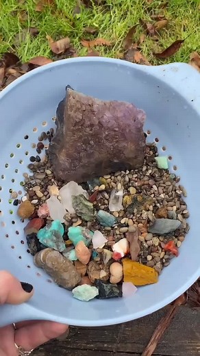 The pure ✨serotonin ✨ of this entire experience 😌#crystals #mining #fossils #witchtok #spacegirl #witchcraft #REMDreamCheck #HowBizarre #fyp #foryou