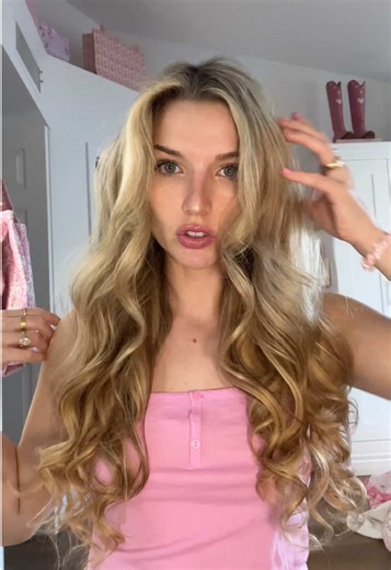 gifted by Dae Hair 💖 not only does she make my hair cute but the packaging is cute too 🫣🩷 launching on 1/21!!💆🏼‍♀️ @Dae Hair #daehair #daehairpartner #texturizingspray #hairstyle #hairtok