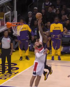 #LeBronJames con otro contendiente para Donqueo del Año. 😱🔥👑🐐 | Lebron James, El Rey de la NBA