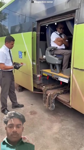 Wheelchair wala bus 🚌#shorts