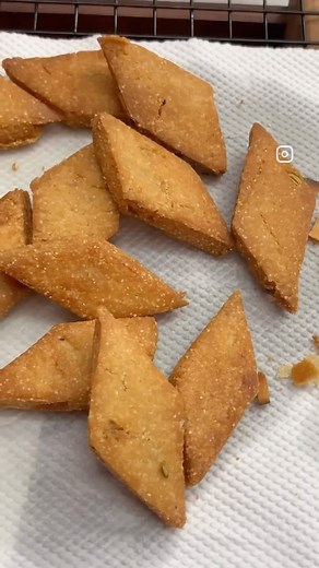 Chef Jeet Bisht on Instagram: "Delicious Pahadi Snack, we call it Khajure. Make it and enjoy with Tea coffee. Recipe Atta / Flour : 2 cups Suji / Semolina : 2 cups Saunf : 1 tsp A pinch of salt Powdered Sugar/Salt : 1/2 cup Chopped Coconut : 1/4 cup Ghee : 1/4 cup Warm Milk : as required to knead the dough Ghee / Oil for Frying #thediychefofficial #snack #pahadi"