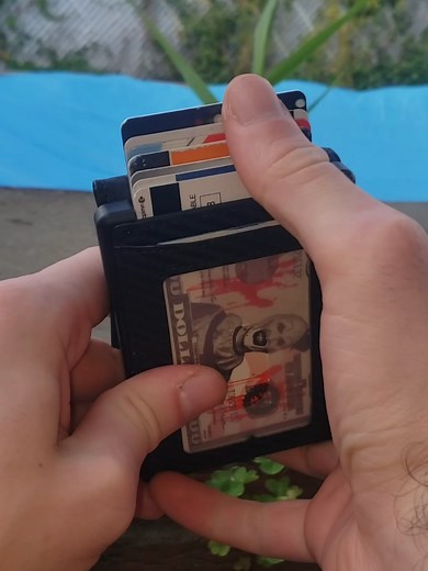 Upgrade Your Wallet: Bi-Fold Design Features