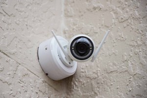 Meilleure caméra de surveillance extérieure : laquelle acheter en 2024 ?