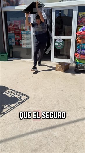 Agus Hunziker on Instagram: "SOFI TECH 📍25 de mayo 1044 (san pedro bs.as ) 📲3329 -666443 @sofiitech #humor #comedia #television #tecnologia #iphone"