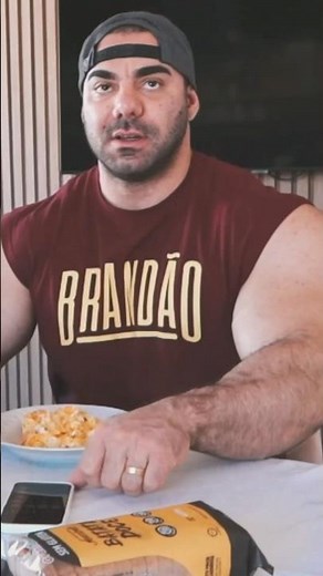 BODYBUILDER EATING 2,000kcal IN ONE MEAL 😳