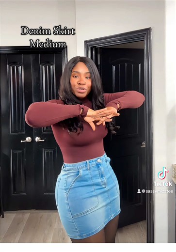 Super cute mini denim skirt #denimskirt #miniskirt #denimondenim #miniskirtoutfit