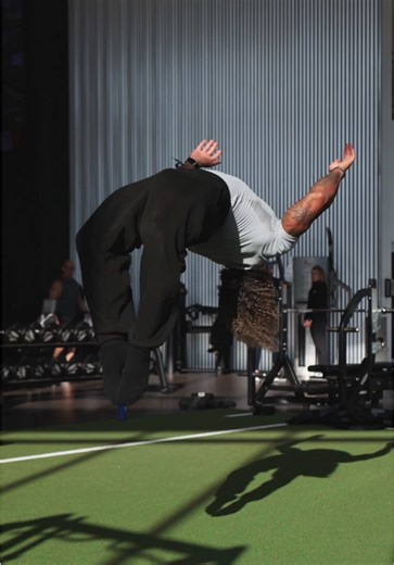 Zombie press challenge for the real 🥷🏽s out there. #challenge #handstand #press #friday #motivation