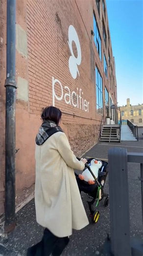 They see us rollin’… and honestly, who can blame ’em? 😎 Our stroller lineup’s as sleek as it is sturdy — perfect for lakeside walks, coffee runs, and park hangs alike. Swing by our North Loop store and take one for a spin (don’t worry, we’ll say “ope” if we bump into ya). #jellycat