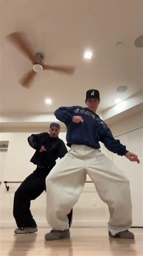 Yall asked for DC from @OL so here yall go 😂 #profesionaldancer #dancer #lipsyncs #kpop #danceshorts